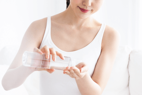 化粧水にプラス